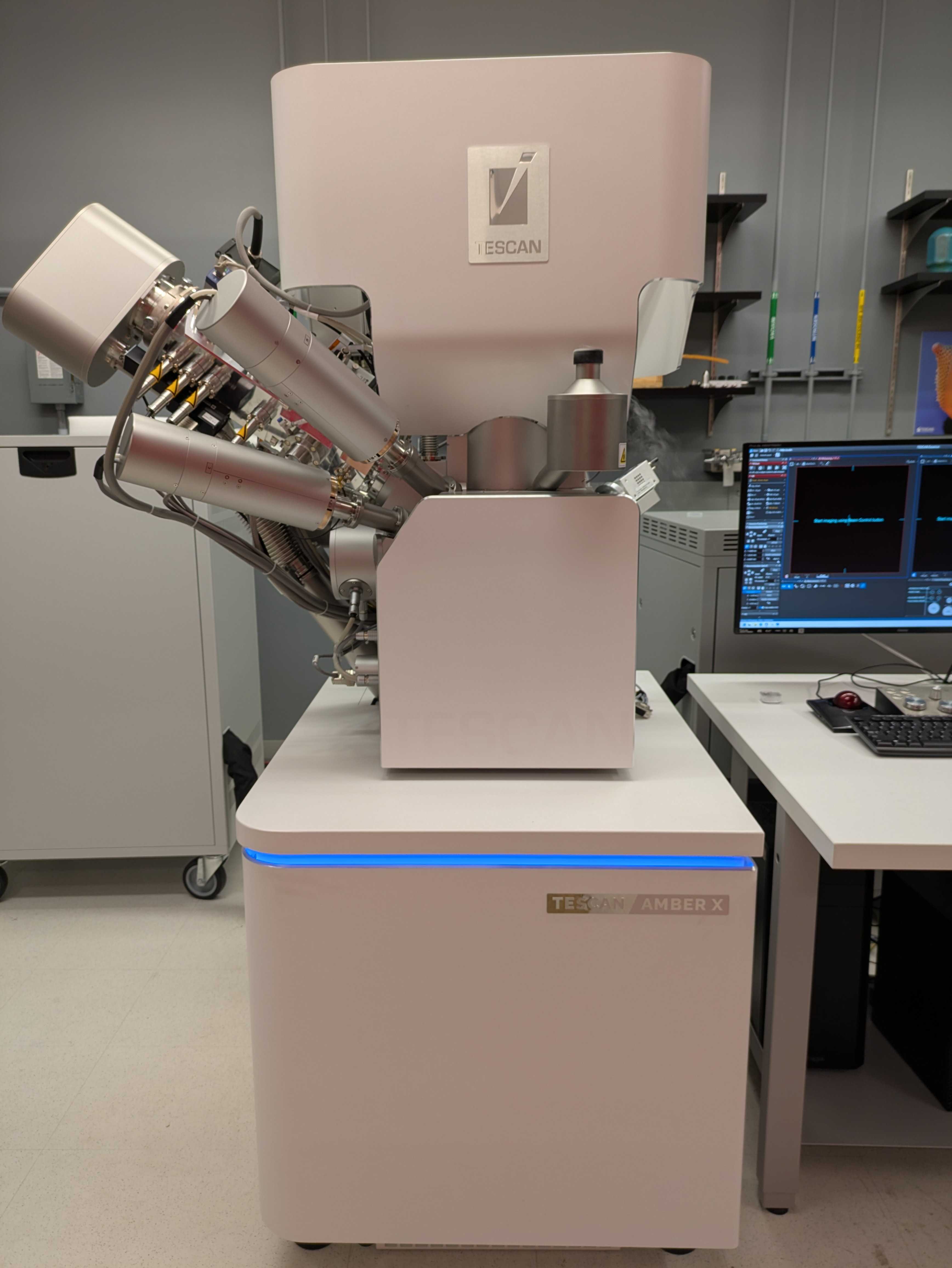 tescan fib beige scientific equipment in a laboratory